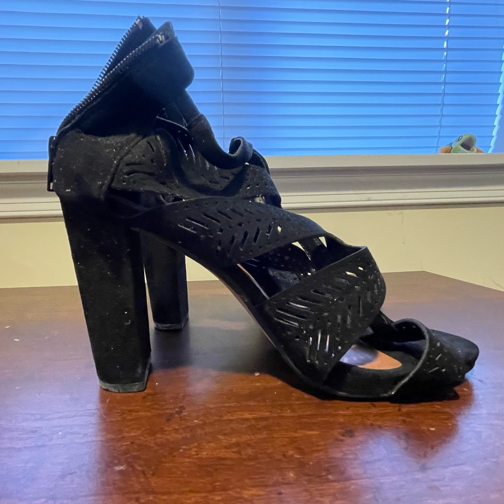 Cutout Strappy Block Heel Sandal - Black - Picture 3 of 9